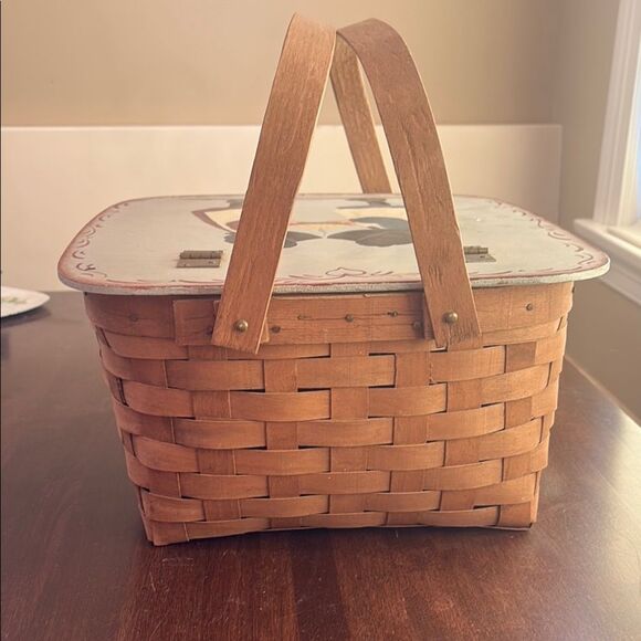 Hand-Painted Woven Basket with Folk Art Design - Picture 5 of 11